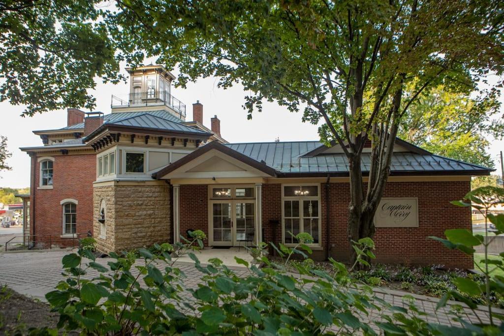 Merry Mansion East Dubuque Esterno foto